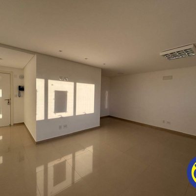Sala com 33m², no bairro Estreito em Florianópolis
