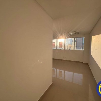 Sala com 33m², no bairro Estreito em Florianópolis