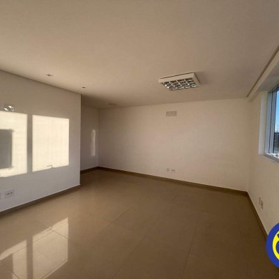 Sala com 33m², no bairro Estreito em Florianópolis