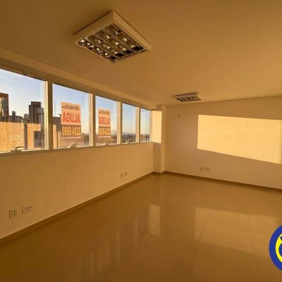 Sala com 33m², no bairro Estreito em Florianópolis