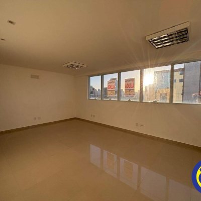 Sala com 33m², no bairro Estreito em Florianópolis