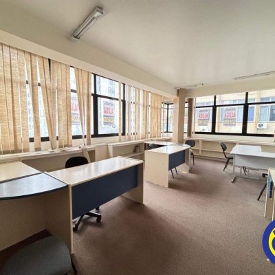 Salas/Conjuntos com 37m², no bairro Centro em Florianópolis