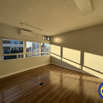 Salas/Conjuntos com 40m², no bairro Centro em Florianópolis