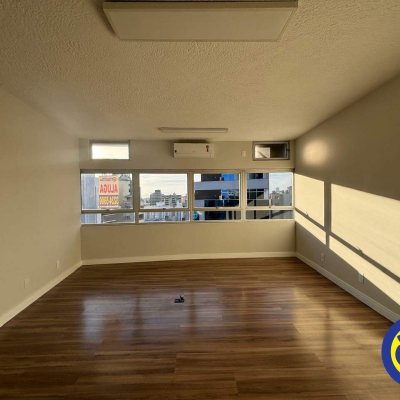 Salas/Conjuntos com 40m², no bairro Centro em Florianópolis
