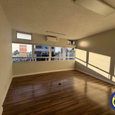 Salas/Conjuntos com 40m², no bairro Centro em Florianópolis