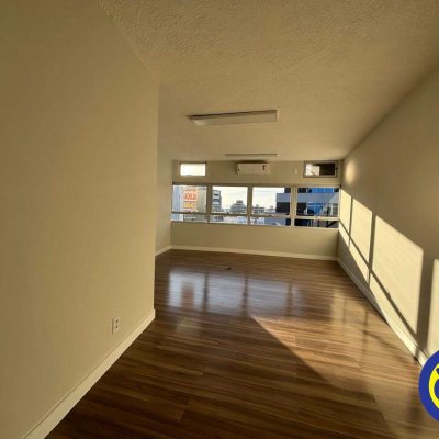 Salas/Conjuntos com 40m², no bairro Centro em Florianópolis