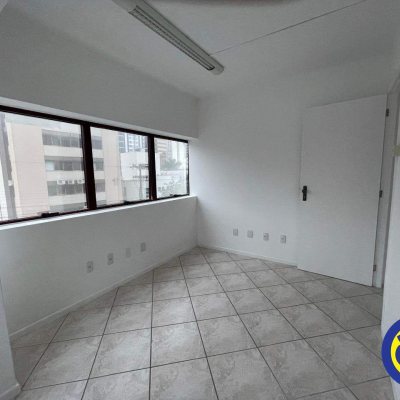 Sala com 40m², no bairro Centro em Florianópolis