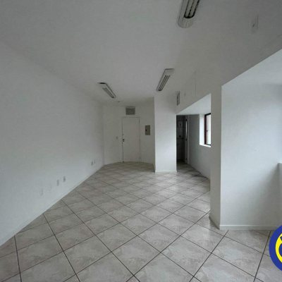 Sala com 40m², no bairro Centro em Florianópolis