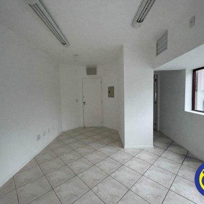 Sala com 40m², no bairro Centro em Florianópolis