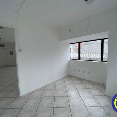 Sala com 40m², no bairro Centro em Florianópolis