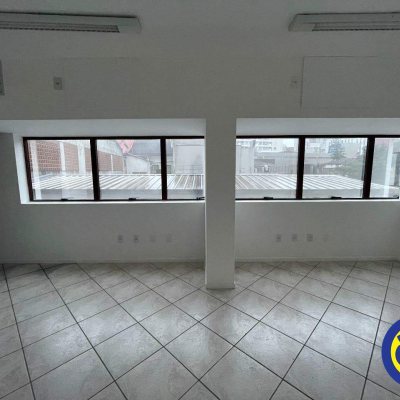 Sala com 40m², no bairro Centro em Florianópolis