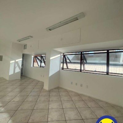 Sala com 40m², no bairro Centro em Florianópolis