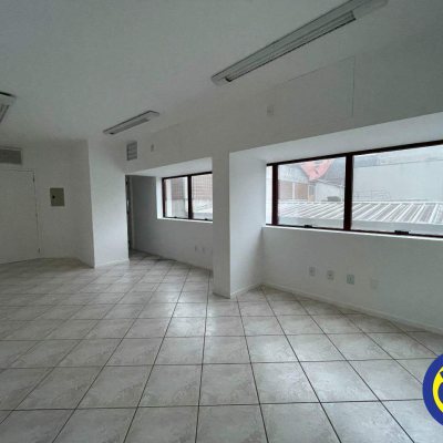 Sala com 40m², no bairro Centro em Florianópolis