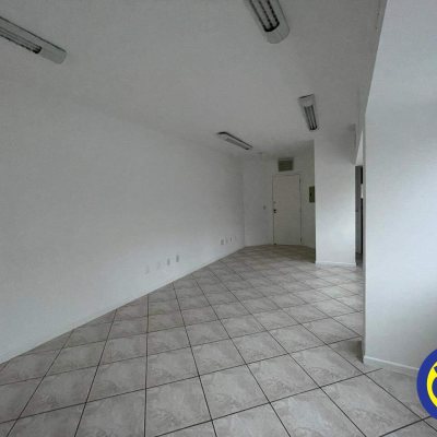 Sala com 40m², no bairro Centro em Florianópolis