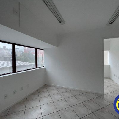 Sala com 40m², no bairro Centro em Florianópolis