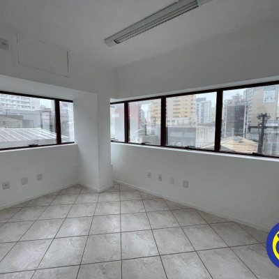 Sala com 40m², no bairro Centro em Florianópolis
