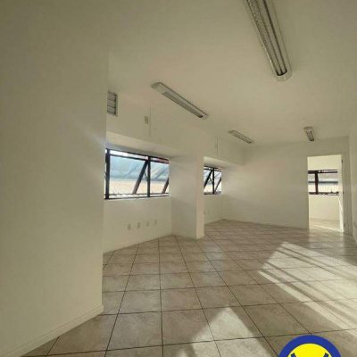 Sala com 40m², no bairro Centro em Florianópolis