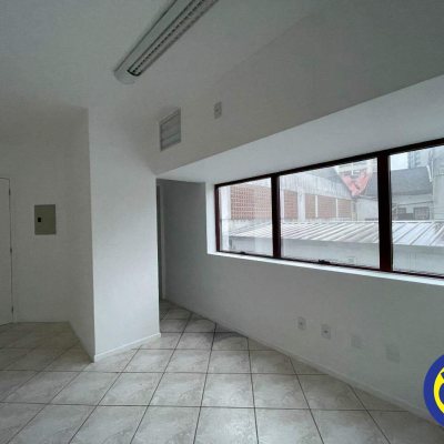 Sala com 40m², no bairro Centro em Florianópolis
