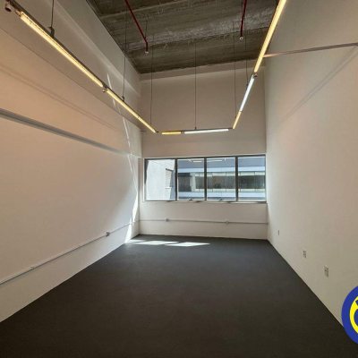 Salas/Conjuntos com 37m², 1 garagem, no bairro Saco Grande em Florianópolis