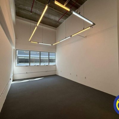 Salas/Conjuntos com 37m², 1 garagem, no bairro Saco Grande em Florianópolis