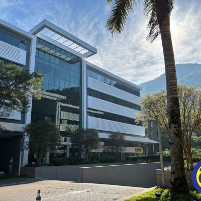 Salas/Conjuntos com 37m², 1 garagem, no bairro Saco Grande em Florianópolis