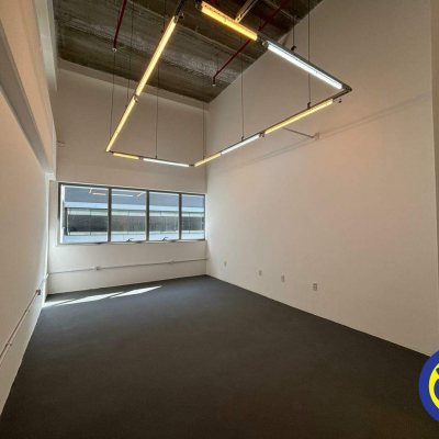 Salas/Conjuntos com 37m², 1 garagem, no bairro Saco Grande em Florianópolis