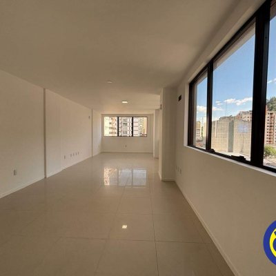 Salas/Conjuntos com 48m², 1 garagem, no bairro Centro em Florianópolis