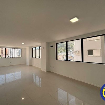 Salas/Conjuntos com 48m², 1 garagem, no bairro Centro em Florianópolis