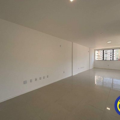 Salas/Conjuntos com 48m², 1 garagem, no bairro Centro em Florianópolis