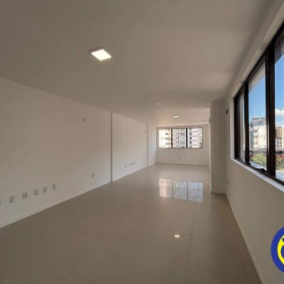 Salas/Conjuntos com 48m², 1 garagem, no bairro Centro em Florianópolis