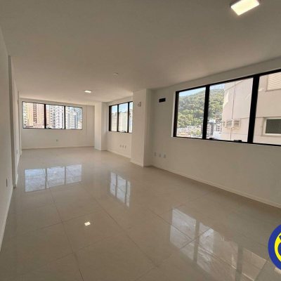 Salas/Conjuntos com 48m², 1 garagem, no bairro Centro em Florianópolis