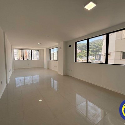 Salas/Conjuntos com 48m², 1 garagem, no bairro Centro em Florianópolis