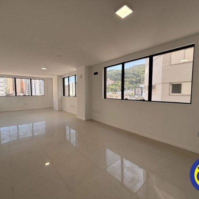 Salas/Conjuntos com 48m², 1 garagem, no bairro Centro em Florianópolis