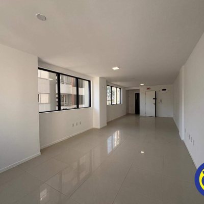 Salas/Conjuntos com 48m², 1 garagem, no bairro Centro em Florianópolis
