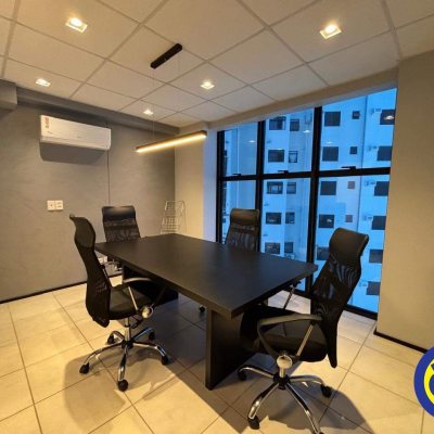 Salas/Conjuntos com 42m², 1 garagem, no bairro Centro em Florianópolis