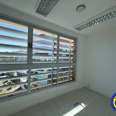 Salas/Conjuntos com 82m², 2 garagens, no bairro Trindade em Florianópolis