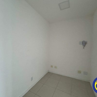 Salas/Conjuntos com 82m², 2 garagens, no bairro Trindade em Florianópolis