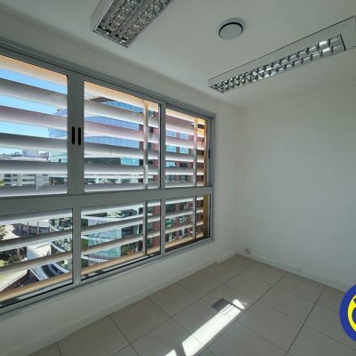 Salas/Conjuntos com 82m², 2 garagens, no bairro Trindade em Florianópolis