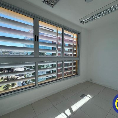 Salas/Conjuntos com 82m², 2 garagens, no bairro Trindade em Florianópolis