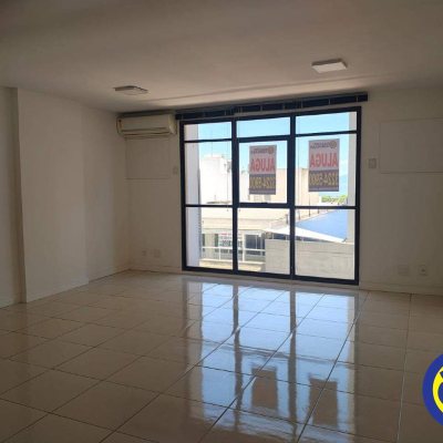 Salas/Conjuntos com 35m², no bairro Centro em Florianópolis