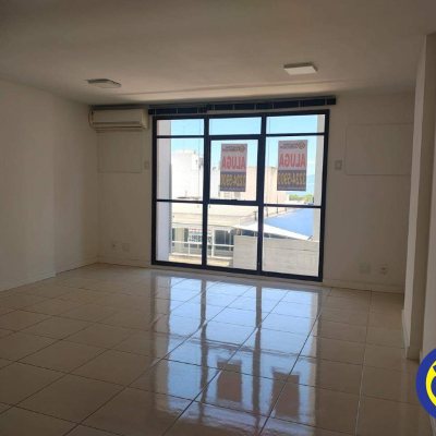 Salas/Conjuntos com 35m², no bairro Centro em Florianópolis
