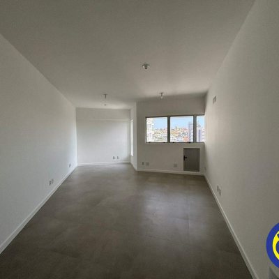 Salas/Conjuntos com 34m², no bairro Balneário em Florianópolis