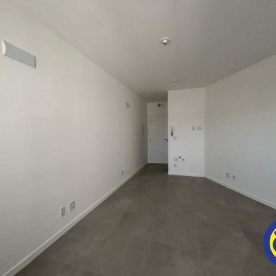 Salas/Conjuntos com 34m², no bairro Balneário em Florianópolis