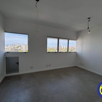 Sala com 24m², 1 garagem, no bairro Balneário em Florianópolis