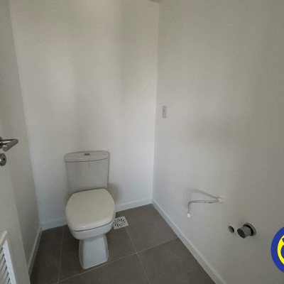 Sala com 24m², 1 garagem, no bairro Balneário em Florianópolis