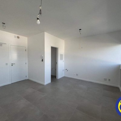 Sala com 24m², 1 garagem, no bairro Balneário em Florianópolis