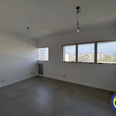 Sala com 24m², 1 garagem, no bairro Balneário em Florianópolis
