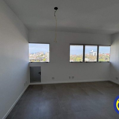 Sala com 24m², 1 garagem, no bairro Balneário em Florianópolis