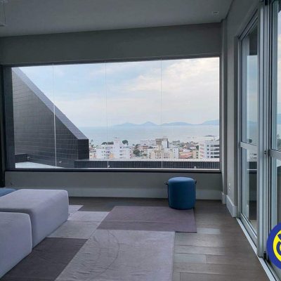 Sala com 24m², 1 garagem, no bairro Balneário em Florianópolis