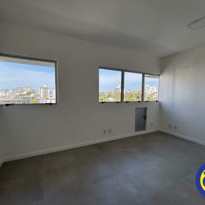 Sala com 24m², 1 garagem, no bairro Balneário em Florianópolis